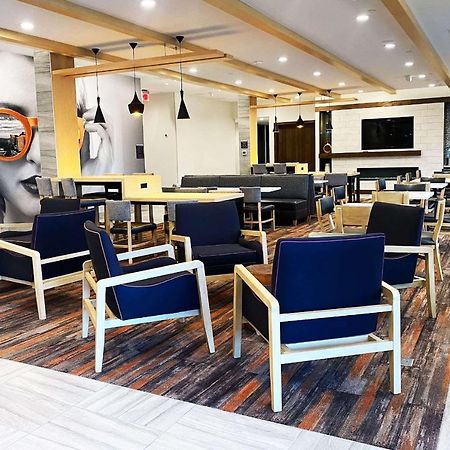 La Quinta Inn & Suites By Wyndham بفلوغرفيل المظهر الخارجي الصورة