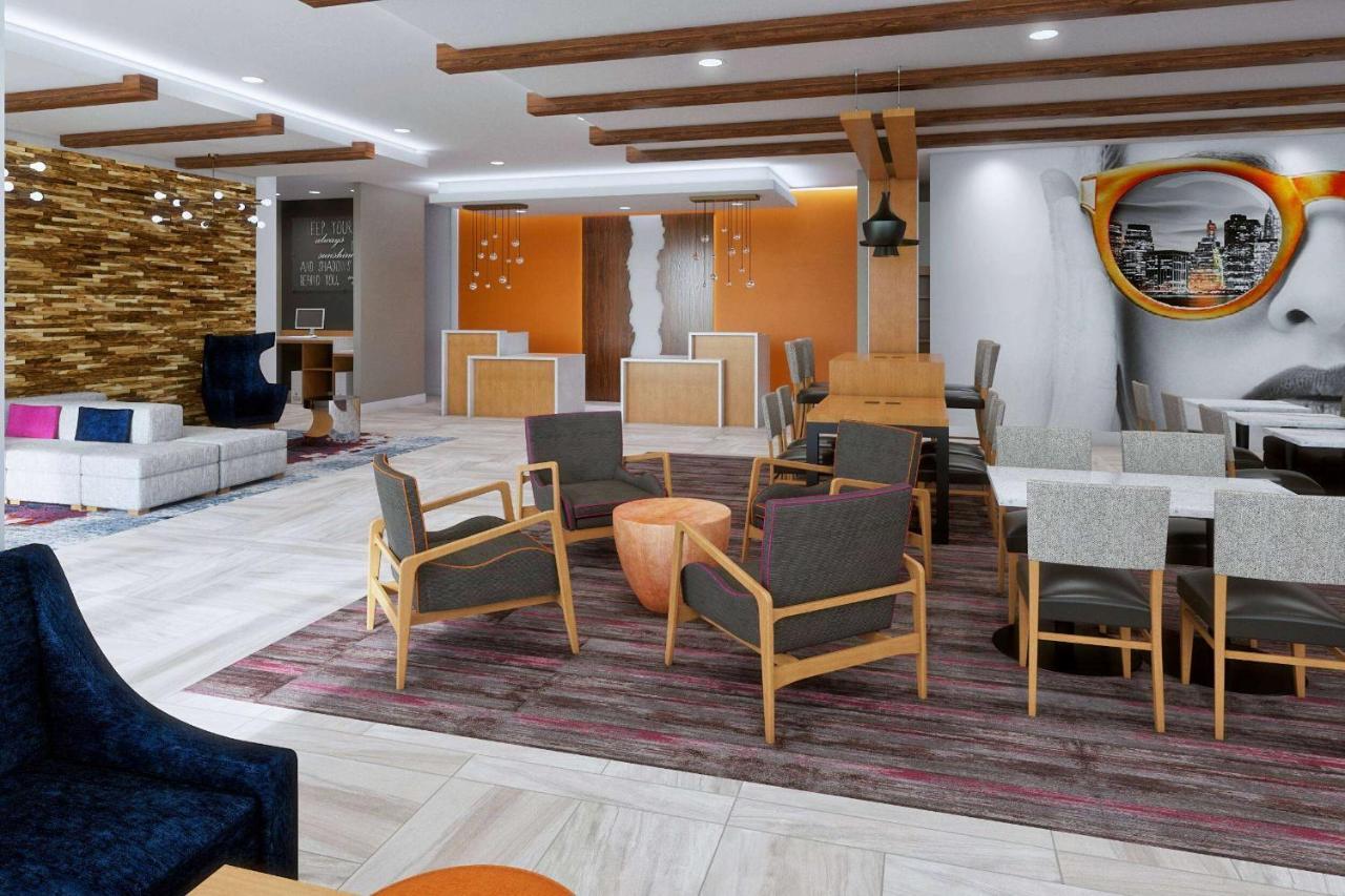 La Quinta Inn & Suites By Wyndham بفلوغرفيل المظهر الخارجي الصورة