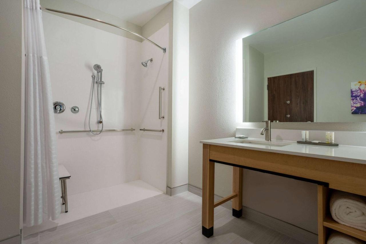 La Quinta Inn & Suites By Wyndham بفلوغرفيل المظهر الخارجي الصورة