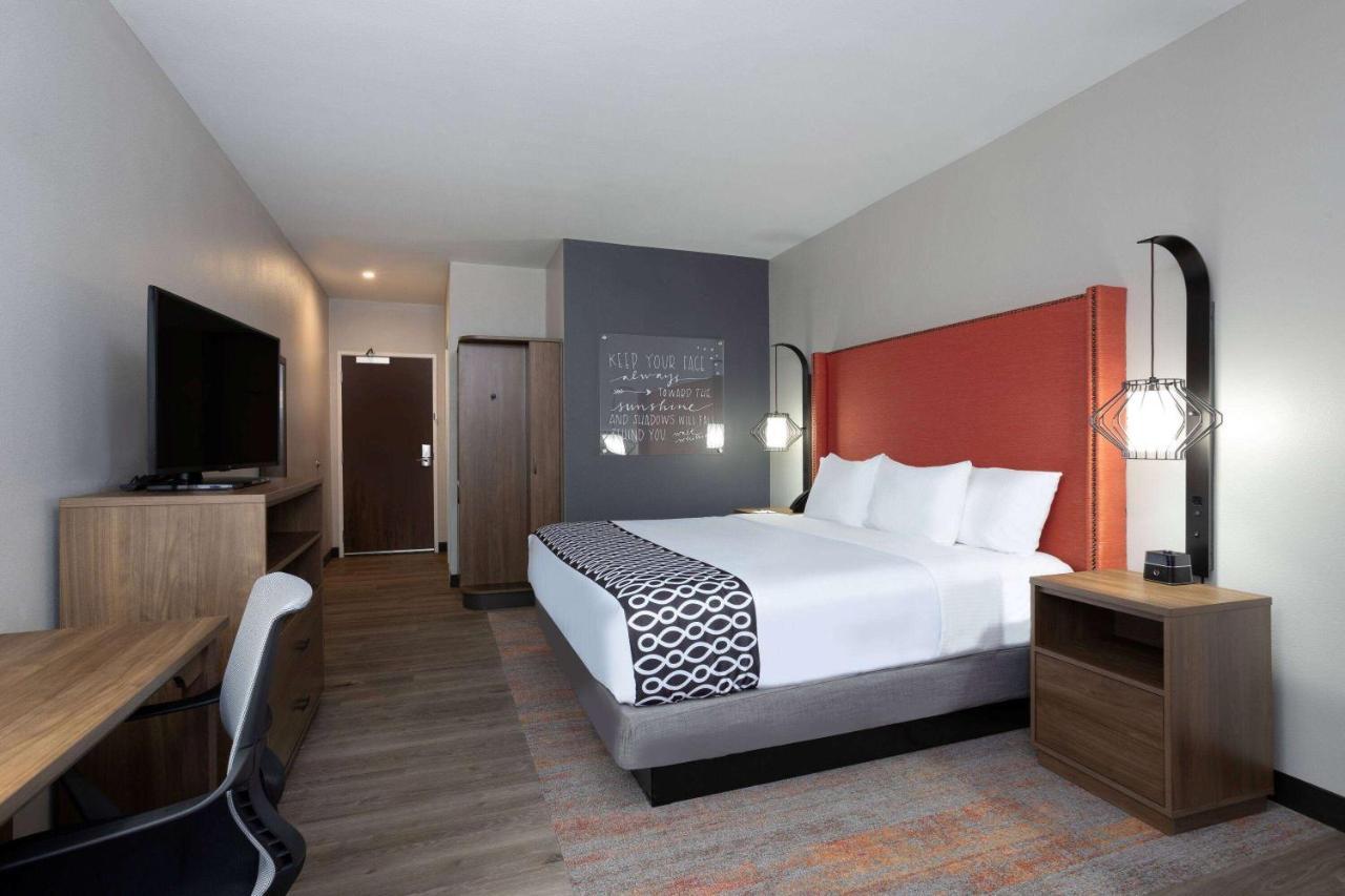 La Quinta Inn & Suites By Wyndham بفلوغرفيل المظهر الخارجي الصورة