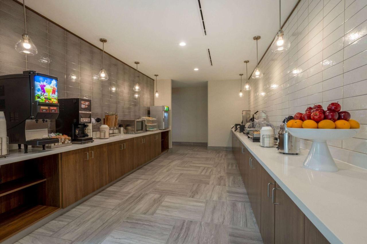 La Quinta Inn & Suites By Wyndham بفلوغرفيل المظهر الخارجي الصورة