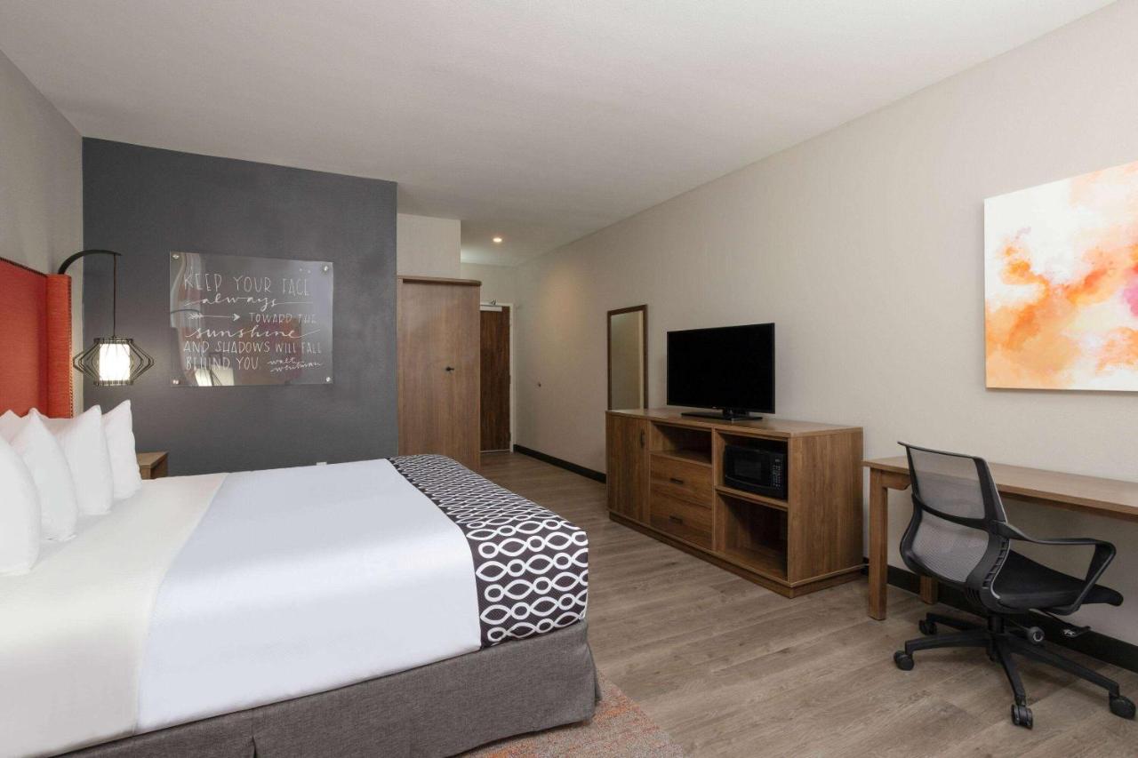 La Quinta Inn & Suites By Wyndham بفلوغرفيل المظهر الخارجي الصورة
