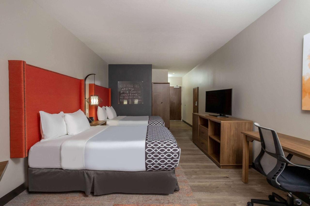 La Quinta Inn & Suites By Wyndham بفلوغرفيل المظهر الخارجي الصورة