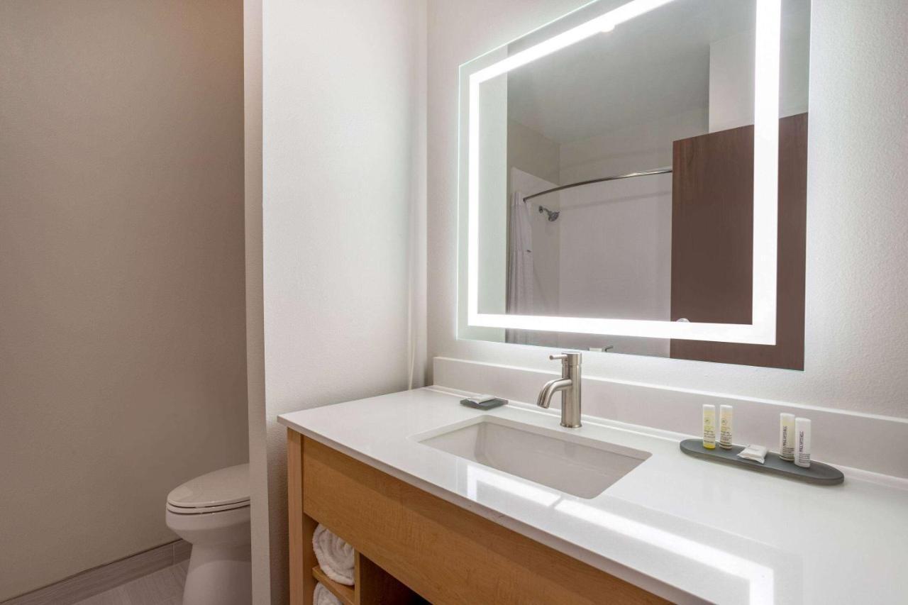 La Quinta Inn & Suites By Wyndham بفلوغرفيل المظهر الخارجي الصورة