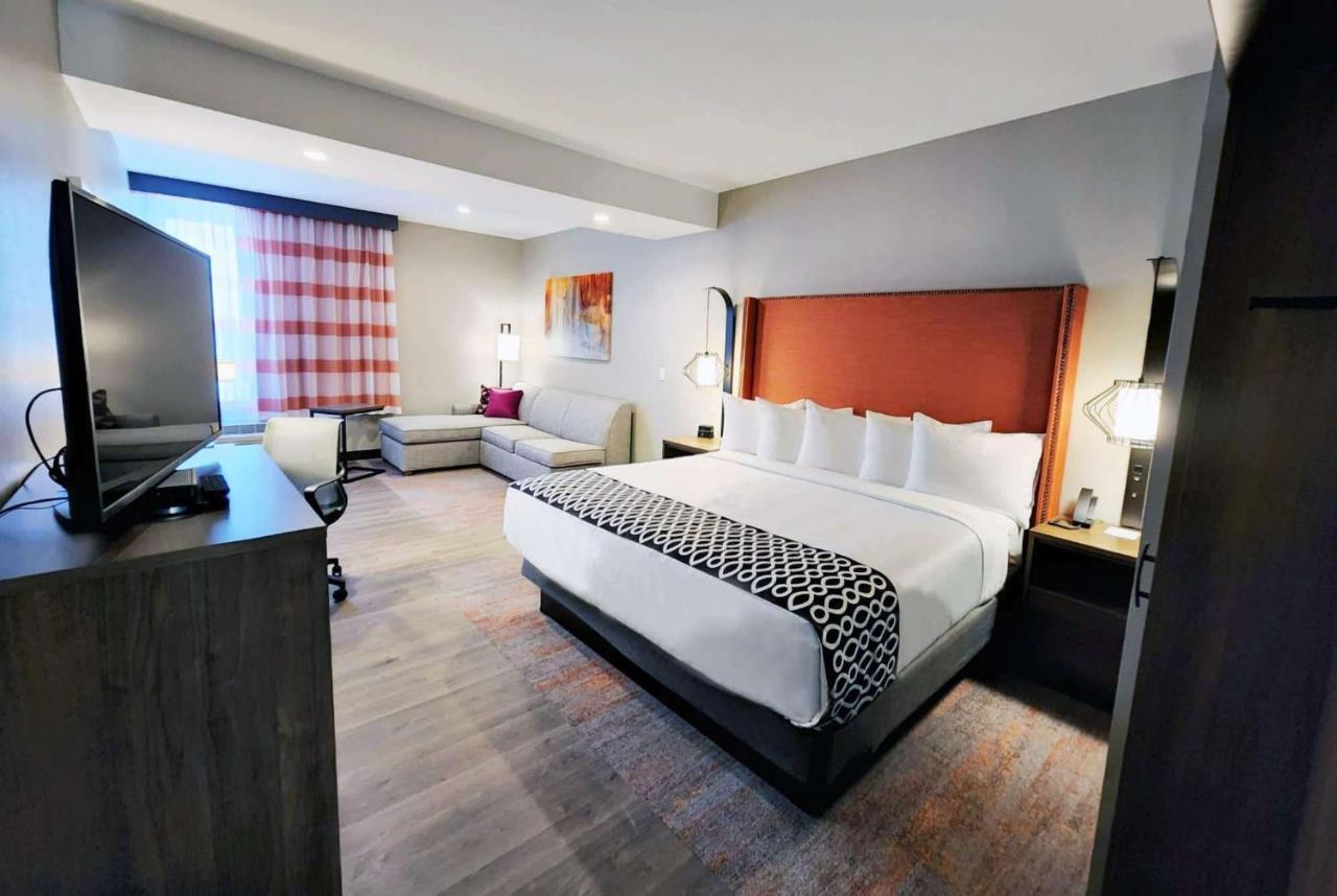 La Quinta Inn & Suites By Wyndham بفلوغرفيل المظهر الخارجي الصورة